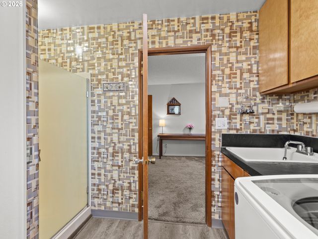 15031 Ne ROSE Pkwy, Portland, OR 97230