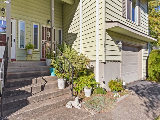 15031 Ne ROSE Pkwy, Portland, OR 97230