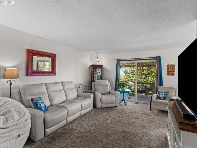 15031 Ne ROSE Pkwy, Portland, OR 97230