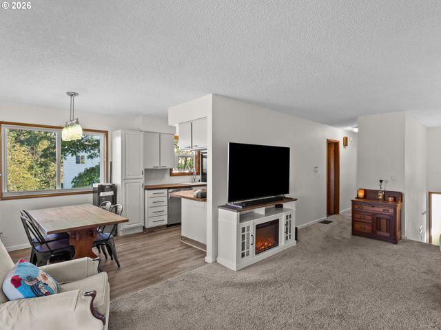 15031 Ne ROSE Pkwy, Portland, OR 97230