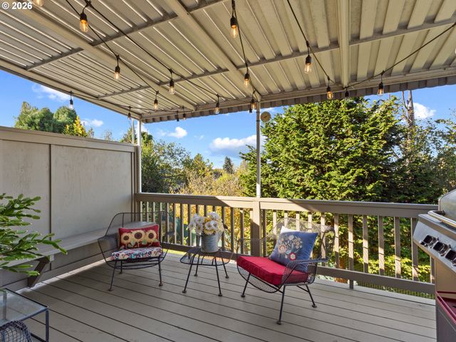15031 Ne ROSE Pkwy, Portland, OR 97230