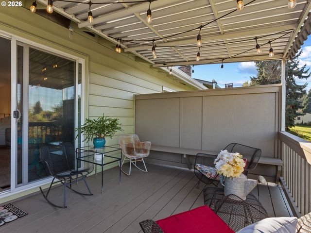 15031 Ne ROSE Pkwy, Portland, OR 97230