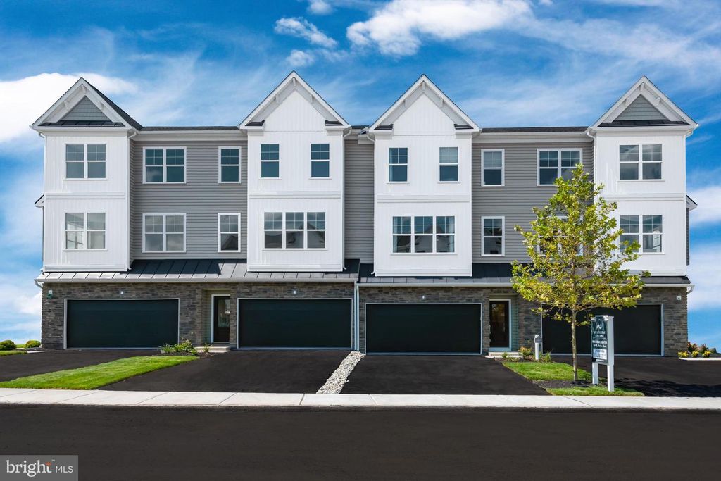 64 BECKER DR #29, Chalfont, PA 18914