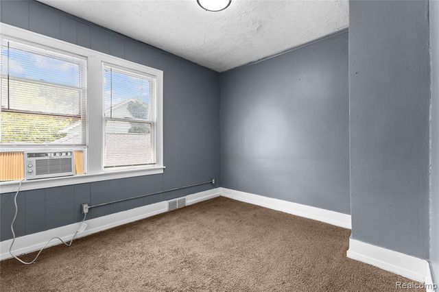 5061 Hillsboro Street, Detroit, MI 48204