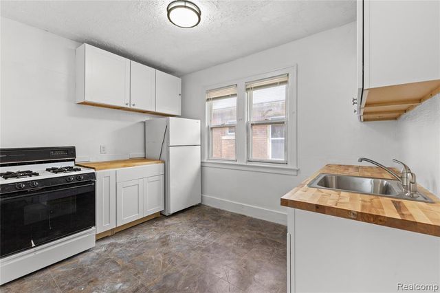 5061 Hillsboro Street, Detroit, MI 48204