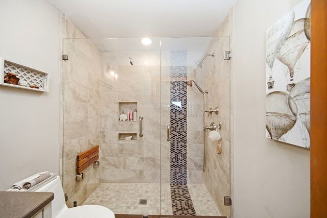 2001 Marina Dr 312, Quincy, MA 02171