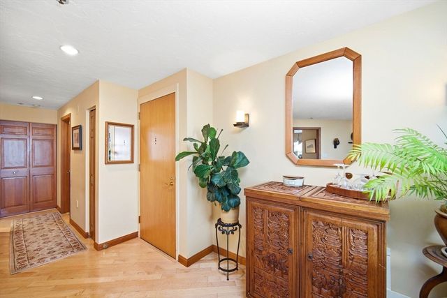 2001 Marina Dr 312, Quincy, MA 02171