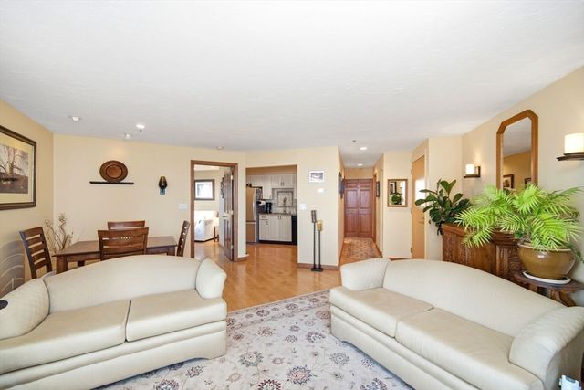 2001 Marina Dr 312, Quincy, MA 02171