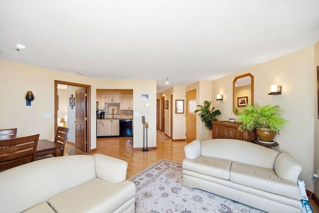 2001 Marina Dr 312, Quincy, MA 02171