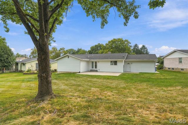 1230 Luray Drive, Chesterfield, MO 63017