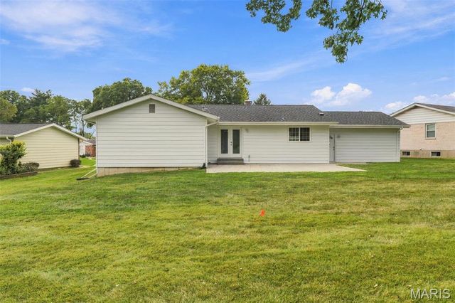 1230 Luray Drive, Chesterfield, MO 63017