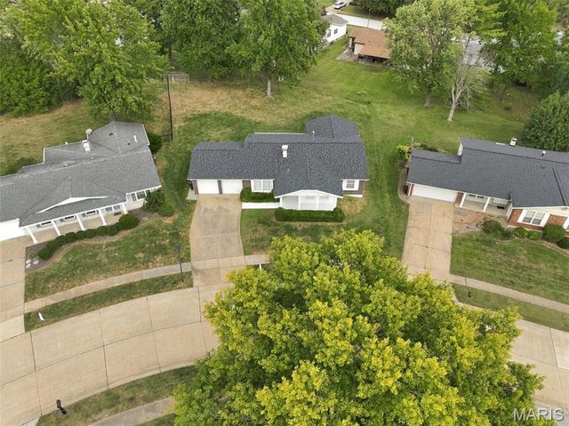 1230 Luray Drive, Chesterfield, MO 63017