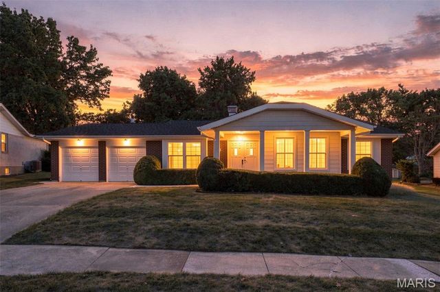 1230 Luray Drive, Chesterfield, MO 63017