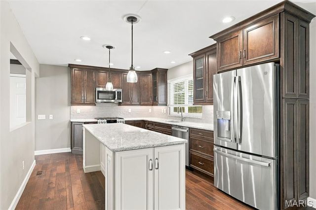 1230 Luray Drive, Chesterfield, MO 63017