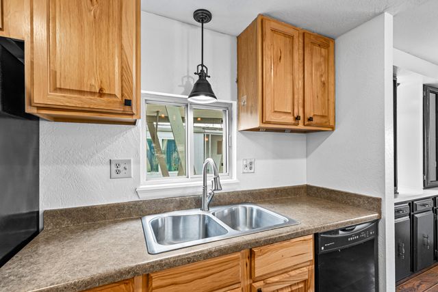 2252 Table Rock Road 222, Medford, OR 97501