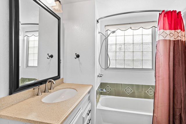 2252 Table Rock Road 222, Medford, OR 97501