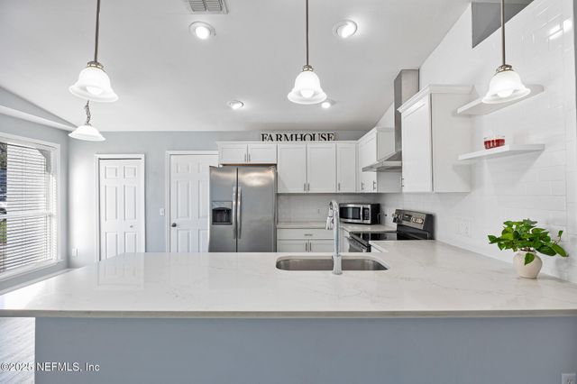 1672 SANDY HOLLOW Loop, Middleburg, FL 32068