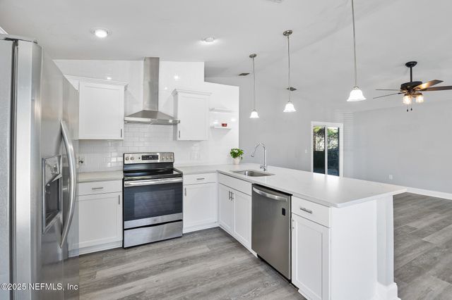 1672 SANDY HOLLOW Loop, Middleburg, FL 32068