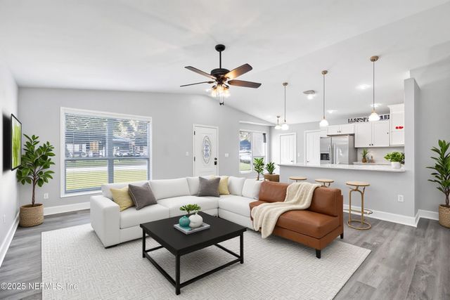 1672 SANDY HOLLOW Loop, Middleburg, FL 32068