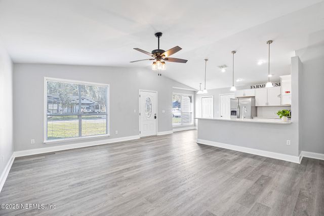 1672 SANDY HOLLOW Loop, Middleburg, FL 32068