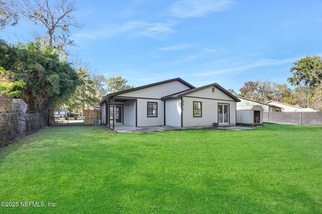 1672 SANDY HOLLOW Loop, Middleburg, FL 32068