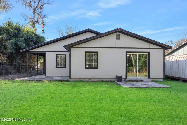 1672 SANDY HOLLOW Loop, Middleburg, FL 32068