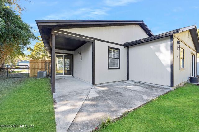 1672 SANDY HOLLOW Loop, Middleburg, FL 32068