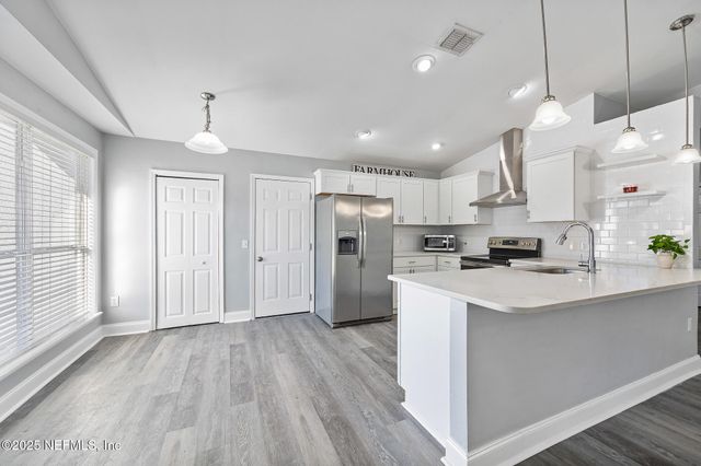 1672 SANDY HOLLOW Loop, Middleburg, FL 32068