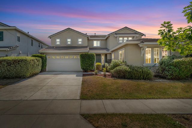 204 Daylily Ln, Patterson, CA 95363