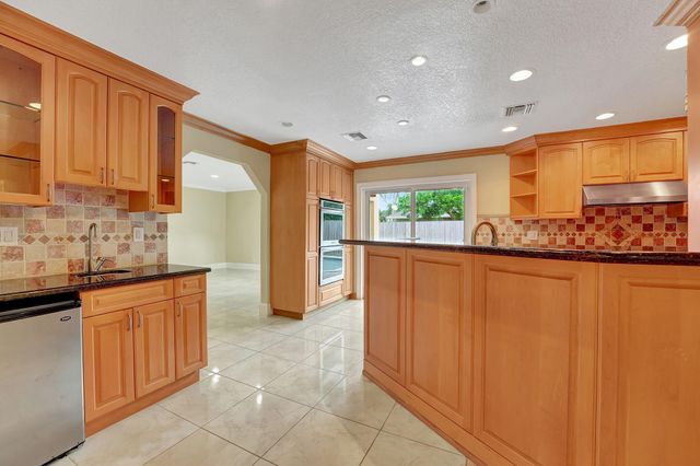 1300 NE 26th Avenue NE, Pompano Beach, FL 33062