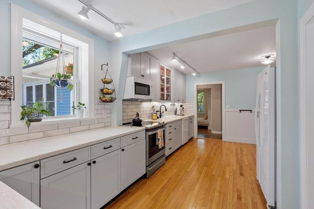 27 Oak Ave, Lunenburg, MA 01462