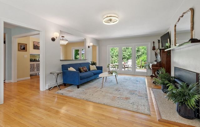 27 Oak Ave, Lunenburg, MA 01462