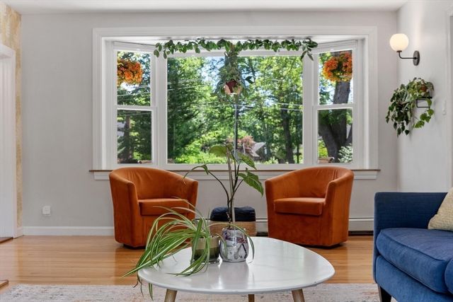 27 Oak Ave, Lunenburg, MA 01462