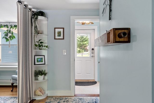 27 Oak Ave, Lunenburg, MA 01462