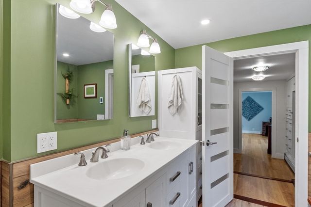 27 Oak Ave, Lunenburg, MA 01462