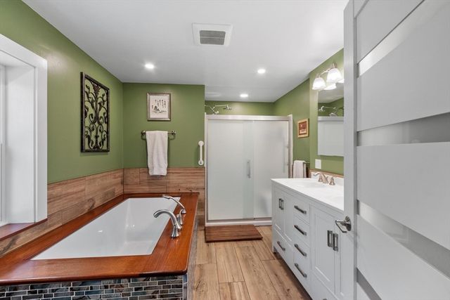 27 Oak Ave, Lunenburg, MA 01462