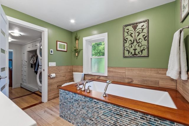 27 Oak Ave, Lunenburg, MA 01462