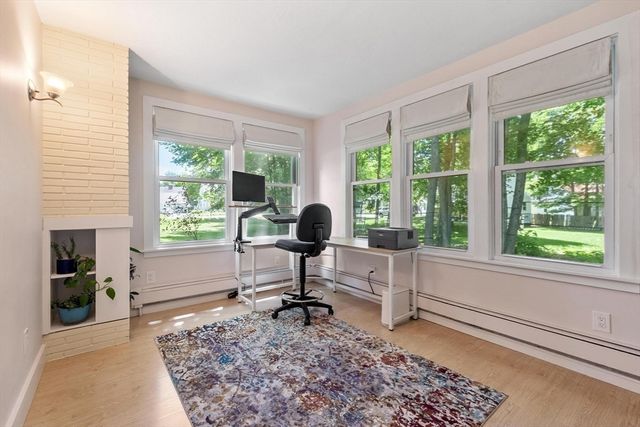 27 Oak Ave, Lunenburg, MA 01462