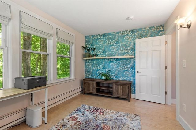 27 Oak Ave, Lunenburg, MA 01462