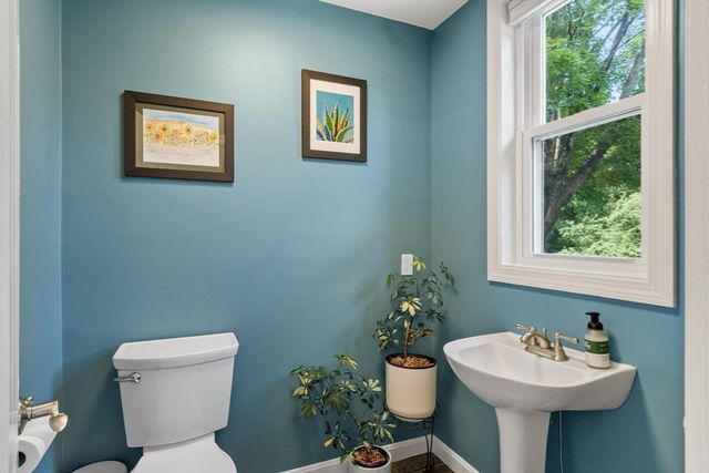 27 Oak Ave, Lunenburg, MA 01462