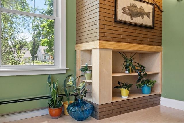 27 Oak Ave, Lunenburg, MA 01462