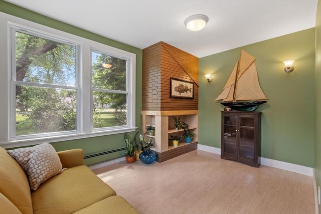 27 Oak Ave, Lunenburg, MA 01462