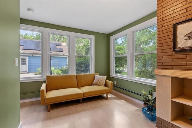 27 Oak Ave, Lunenburg, MA 01462
