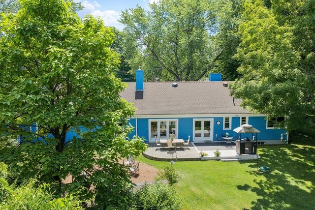 27 Oak Ave, Lunenburg, MA 01462