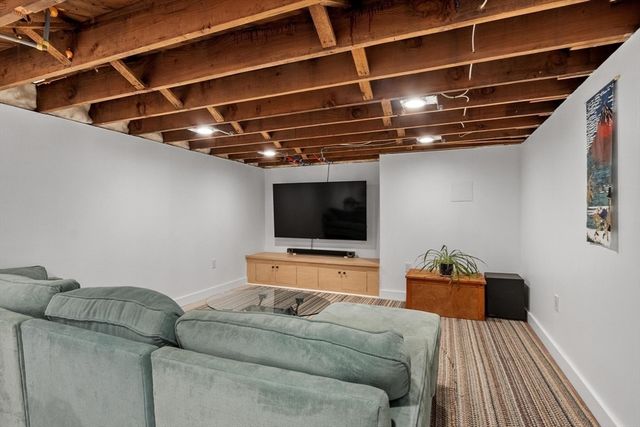 27 Oak Ave, Lunenburg, MA 01462