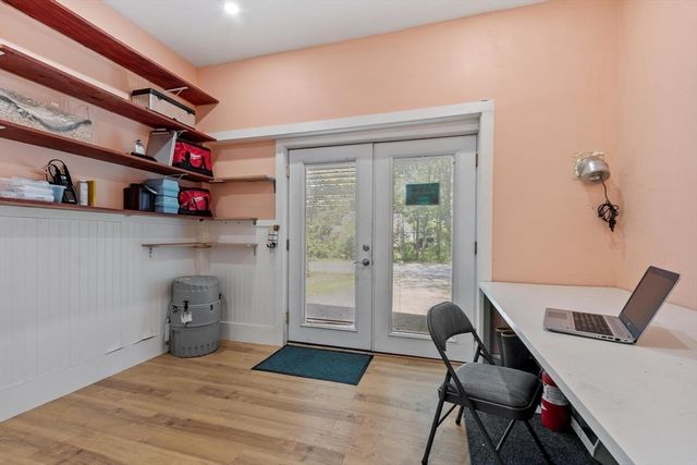 27 Oak Ave, Lunenburg, MA 01462
