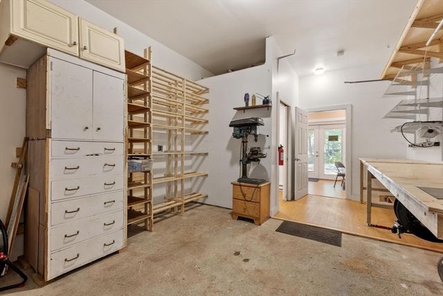 27 Oak Ave, Lunenburg, MA 01462