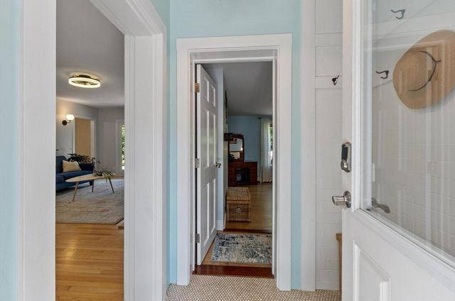 27 Oak Ave, Lunenburg, MA 01462