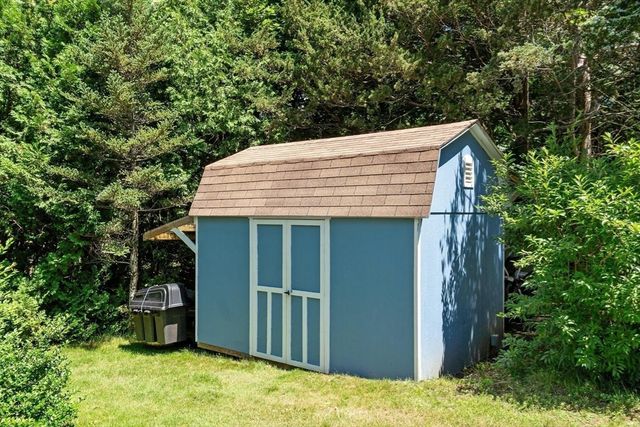 27 Oak Ave, Lunenburg, MA 01462