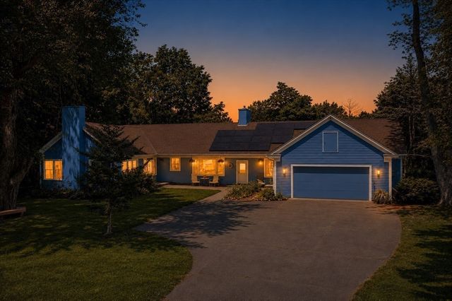 27 Oak Ave, Lunenburg, MA 01462